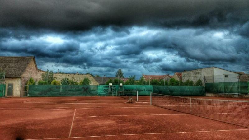 Mystischer Tennisplatz....
